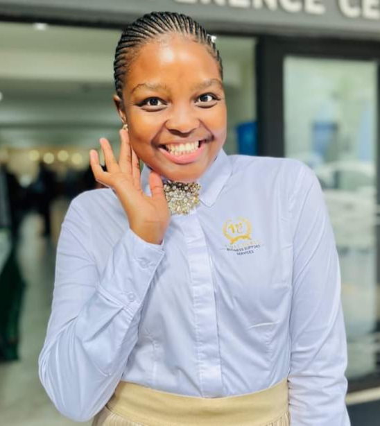 Thabi smiley_edited_edited (1)